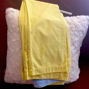 Never worn vineyard vines yellow khaki pants